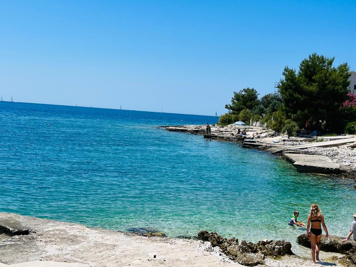 Apartmani Mate Rogoznica  Buitenkant foto